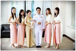 ชุดไทยเพื่อนเจ้าสาว เช่าที่แบมบี้ เวดดิ้ง ห้วยขวาง